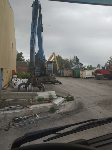 Aperçu des activités de la casse automobile DEMOLITON ET REVENTE DE METAUX située à MARCILLY (77139)